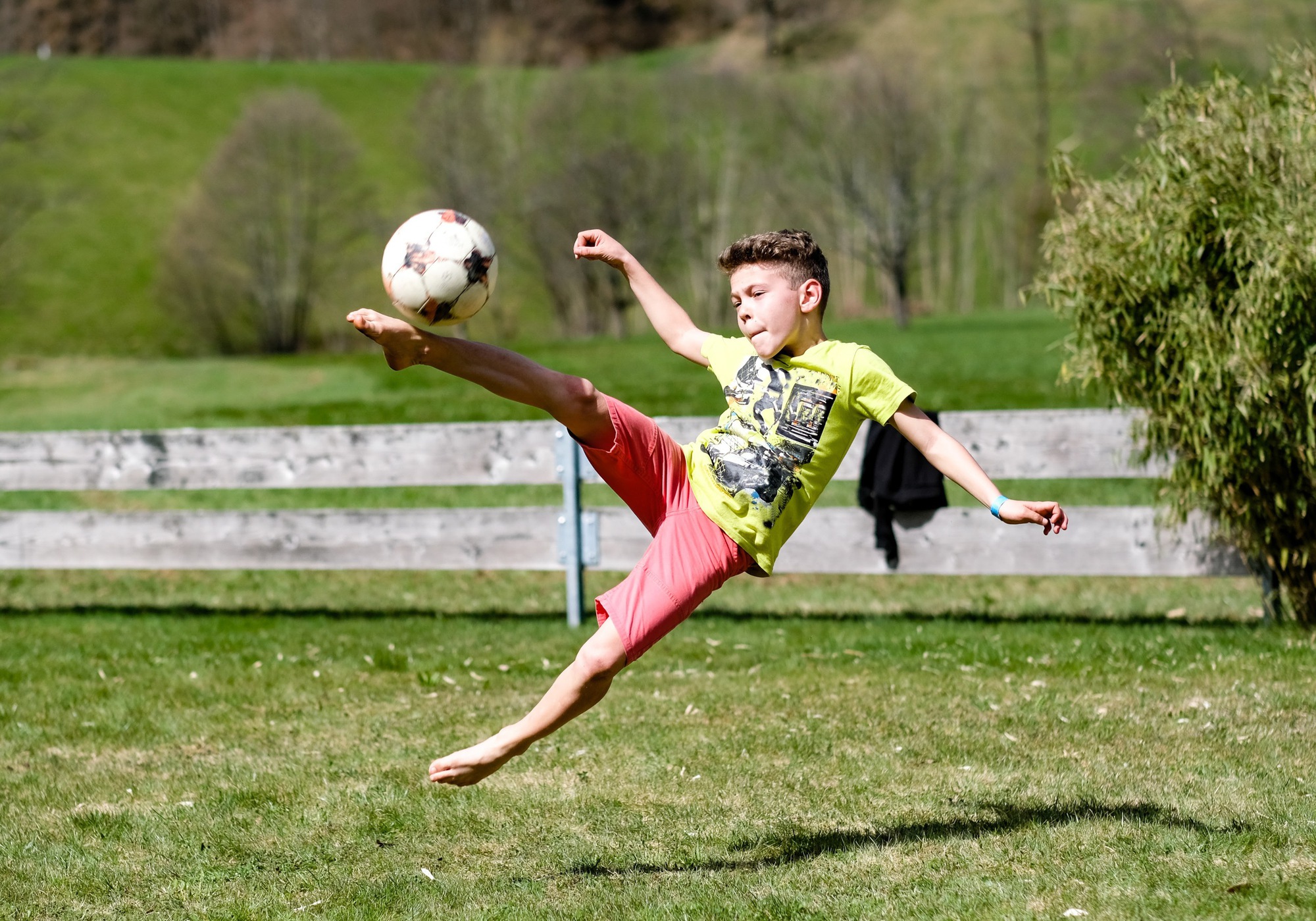 Cậu bé 5 tuổi cơ bụng đã 6 múi cuộn cuộn khiến tất cả phải ngỡ ngàng- Ảnh 4.