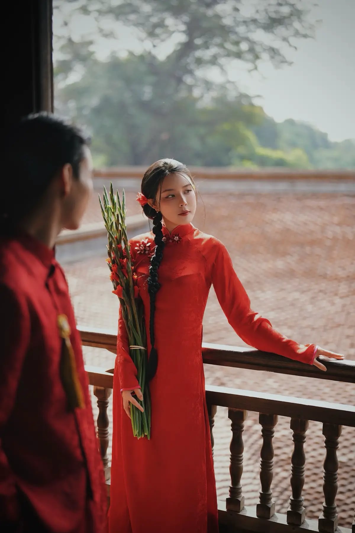 Văn Thanh chụp ảnh áo dài cứ ngỡ ăn hỏi với bạn gái gia thế 