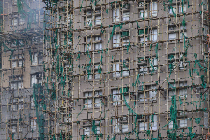 Người Việt ở Hong Kong: Chỉ tia lửa nhỏ có thể gây cháy chung cư 'như tận thế'- Ảnh 2.