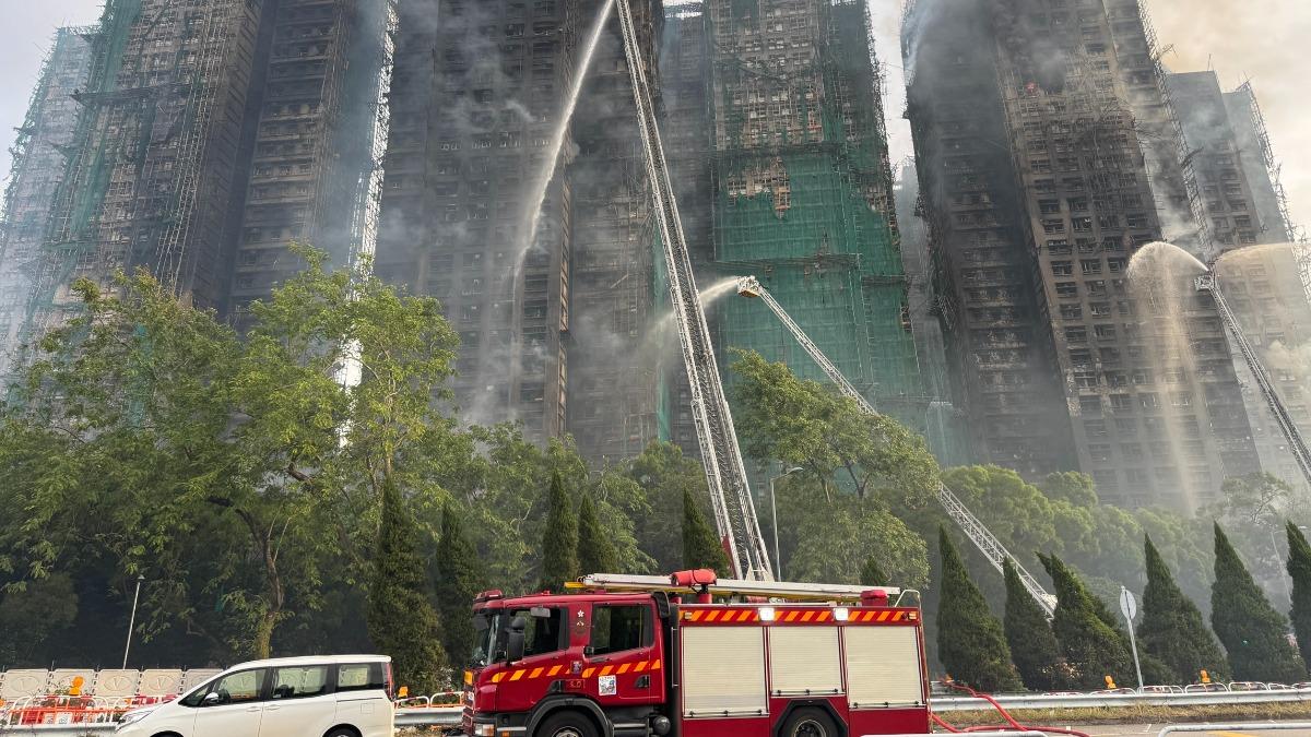 Cuộc gọi sinh tử tạo ra phép màu trong vụ cháy gần 20 tiếng ở Hong Kong (Trung Quốc)- Ảnh 1.