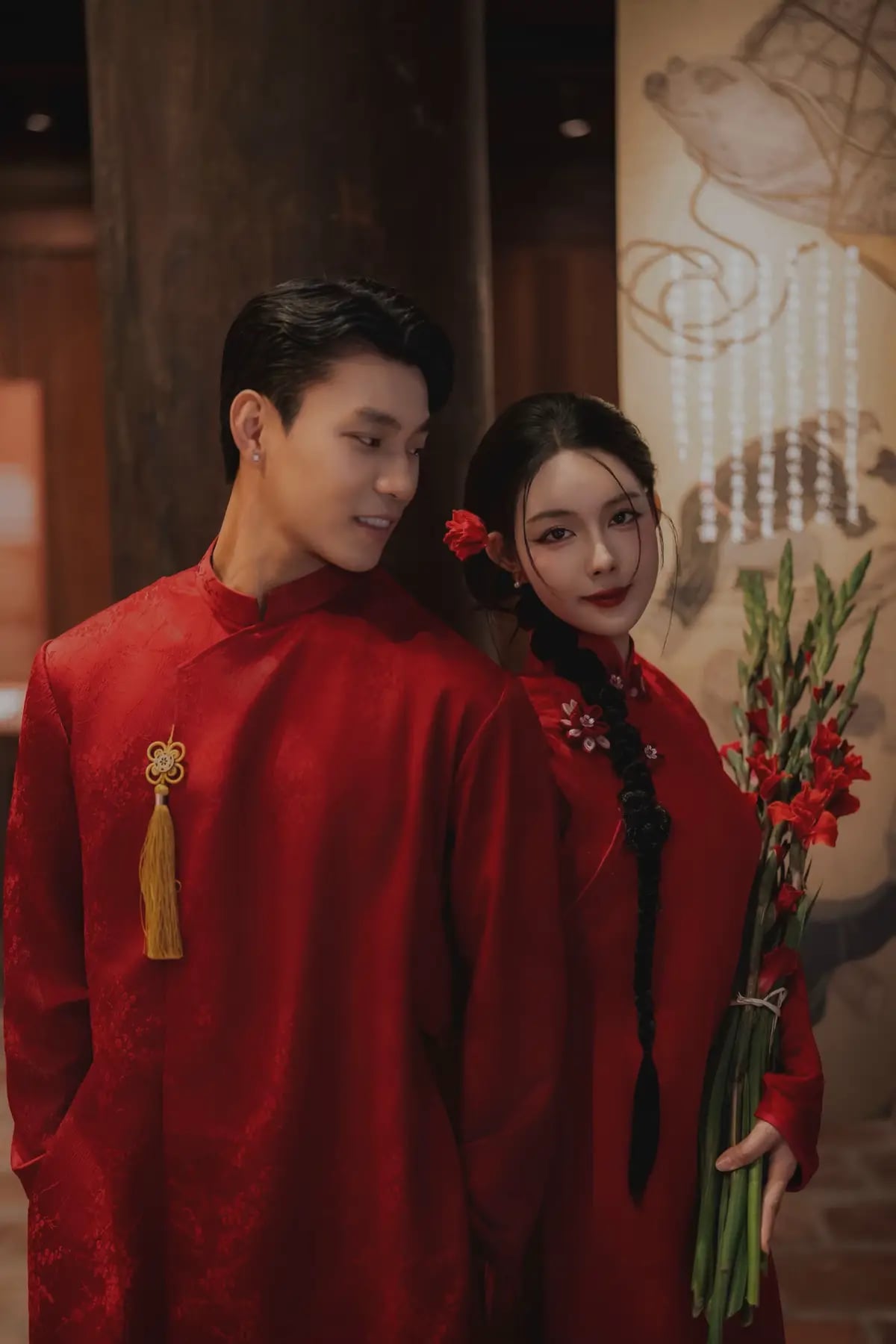 Văn Thanh chụp ảnh áo dài cứ ngỡ ăn hỏi với bạn gái gia thế 