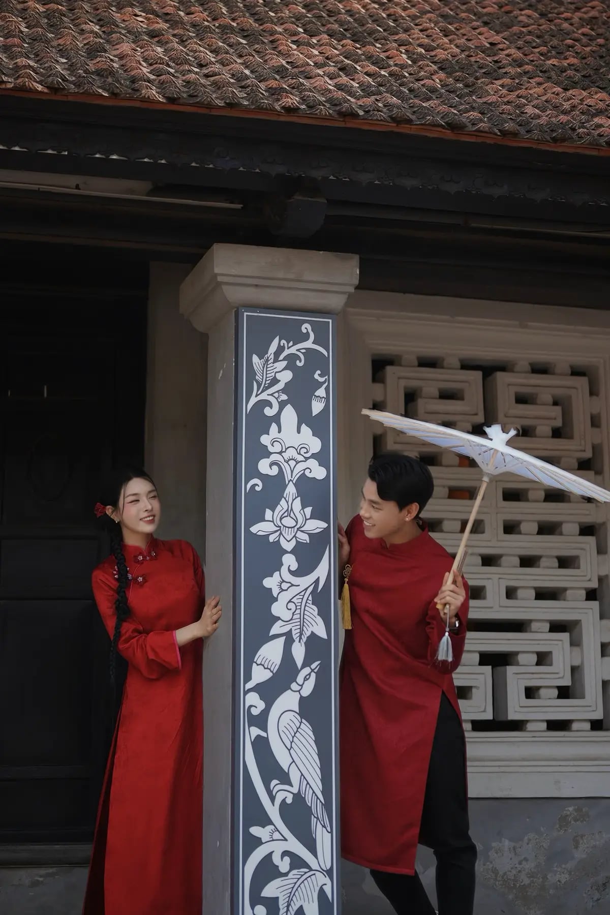 Văn Thanh chụp ảnh áo dài cứ ngỡ ăn hỏi với bạn gái gia thế 