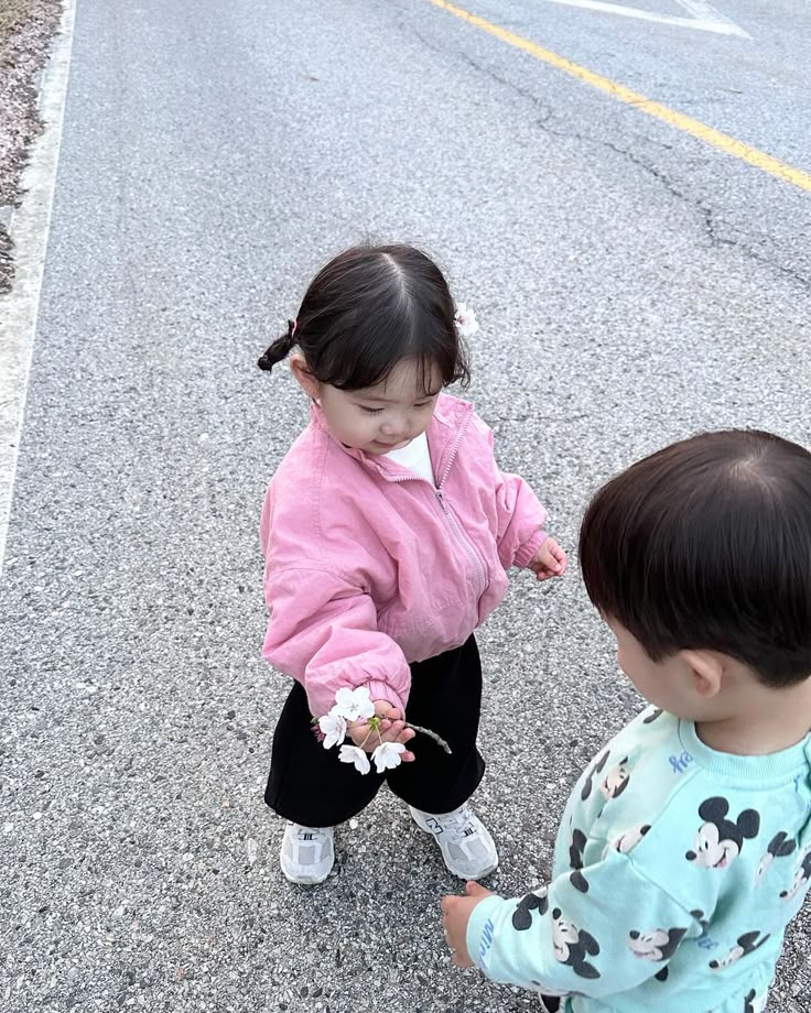 Bố mẹ đừng bỏ qua những hành vi này của trẻ nếu không muốn con lớn lên thành người thờ ơ, vô cảm- Ảnh 4.