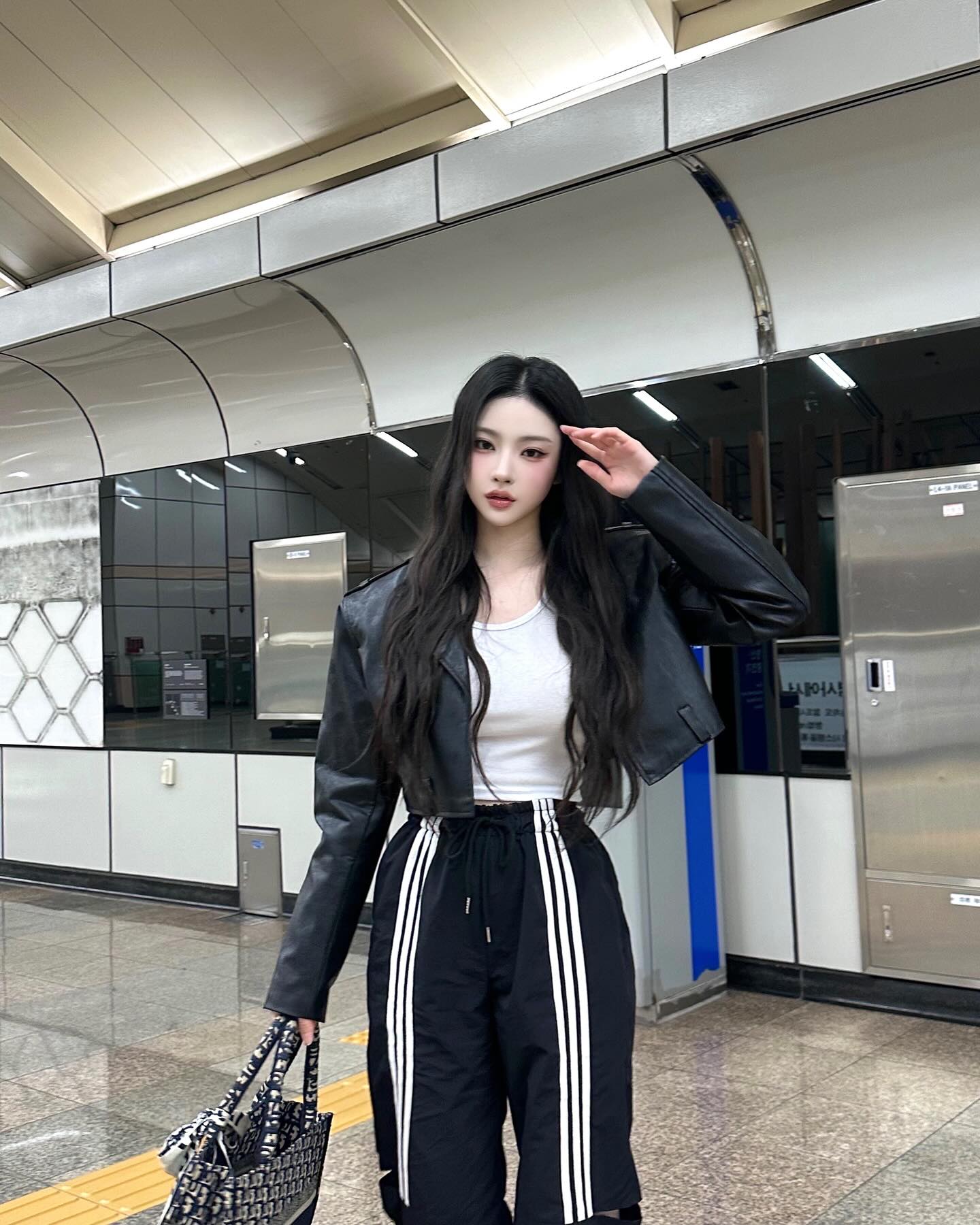 Một hot girl mạng lộ video mặt thật, netizen khuyên dừng ngay việc chỉnh sửa- Ảnh 16. Một hot girl mạng lộ video mặt thật, netizen khuyên dừng ngay việc chỉnh sửa- Ảnh 16.