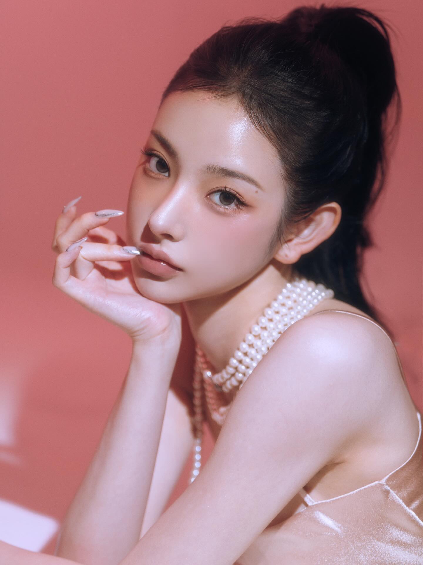 Một hot girl mạng lộ video mặt thật, netizen khuyên dừng ngay việc chỉnh sửa- Ảnh 7. Một hot girl mạng lộ video mặt thật, netizen khuyên dừng ngay việc chỉnh sửa- Ảnh 7.