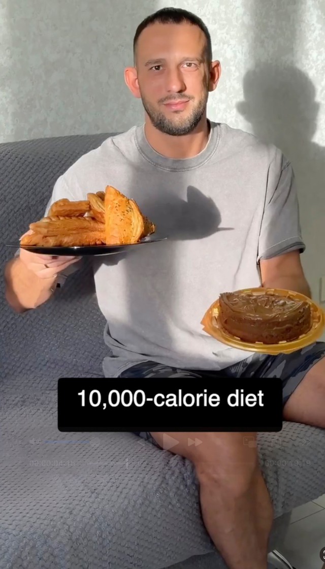HLV thể hình nổi tiếng giới thượng lưu đột ngột tử vong khi thực hiện thử thách ăn uống kinh hoàng- Ảnh 2. HLV thể hình nổi tiếng giới thượng lưu đột ngột tử vong khi thực hiện thử thách ăn uống kinh hoàng- Ảnh 2.