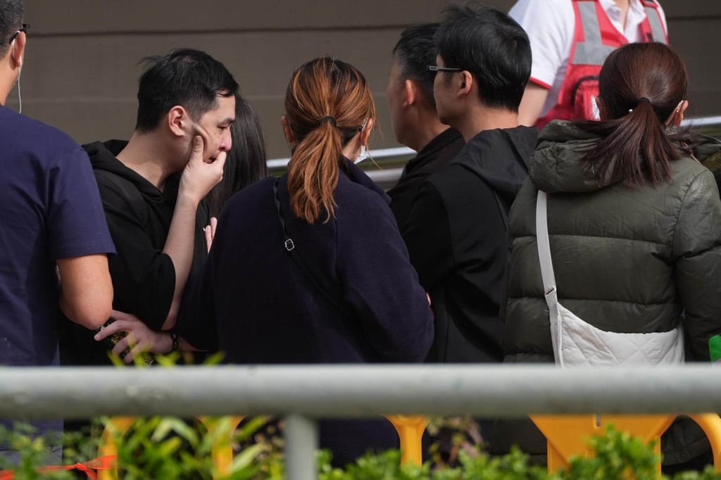 Hỏa hoạn tại 8 t&ograve;a nh&agrave; chung cư Hong Kong (Trung Quốc) sang ng&agrave;y thứ 2: 55 người tử vong, 55 người được giải cứu- Ảnh 6.