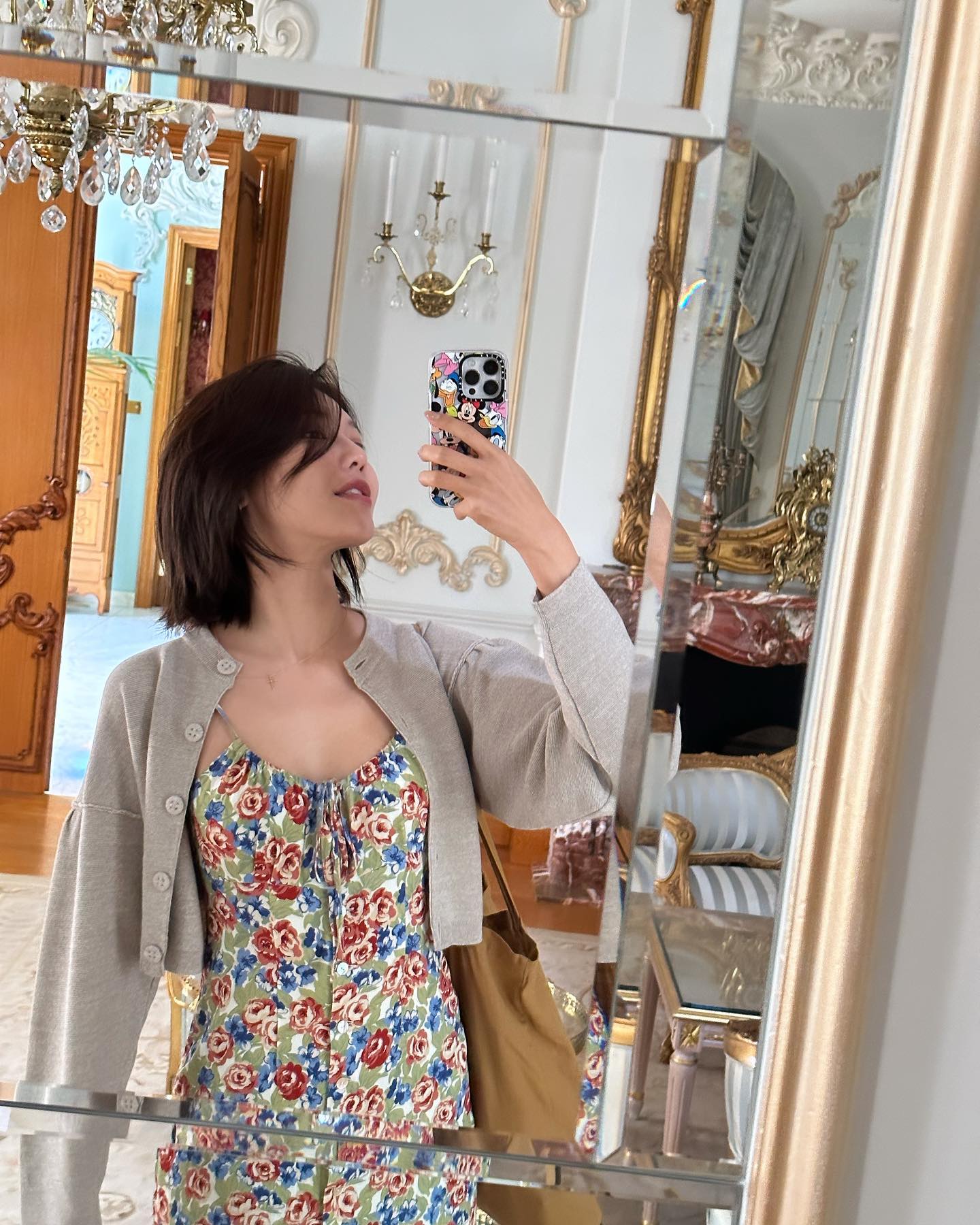 Từ những item rất quen thuộc, sao nữ Hàn có 5 công thức trang phục siêu hack tuổi- Ảnh 8. Từ những item rất quen thuộc, sao nữ Hàn có 5 công thức trang phục siêu hack tuổi- Ảnh 8.