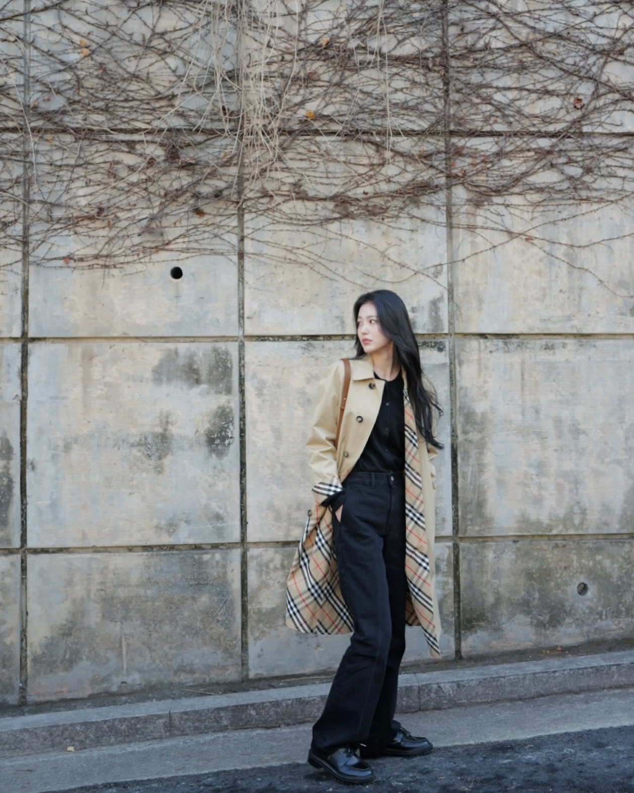 Từ những item rất quen thuộc, sao nữ Hàn có 5 công thức trang phục siêu hack tuổi- Ảnh 4. Từ những item rất quen thuộc, sao nữ Hàn có 5 công thức trang phục siêu hack tuổi- Ảnh 4.