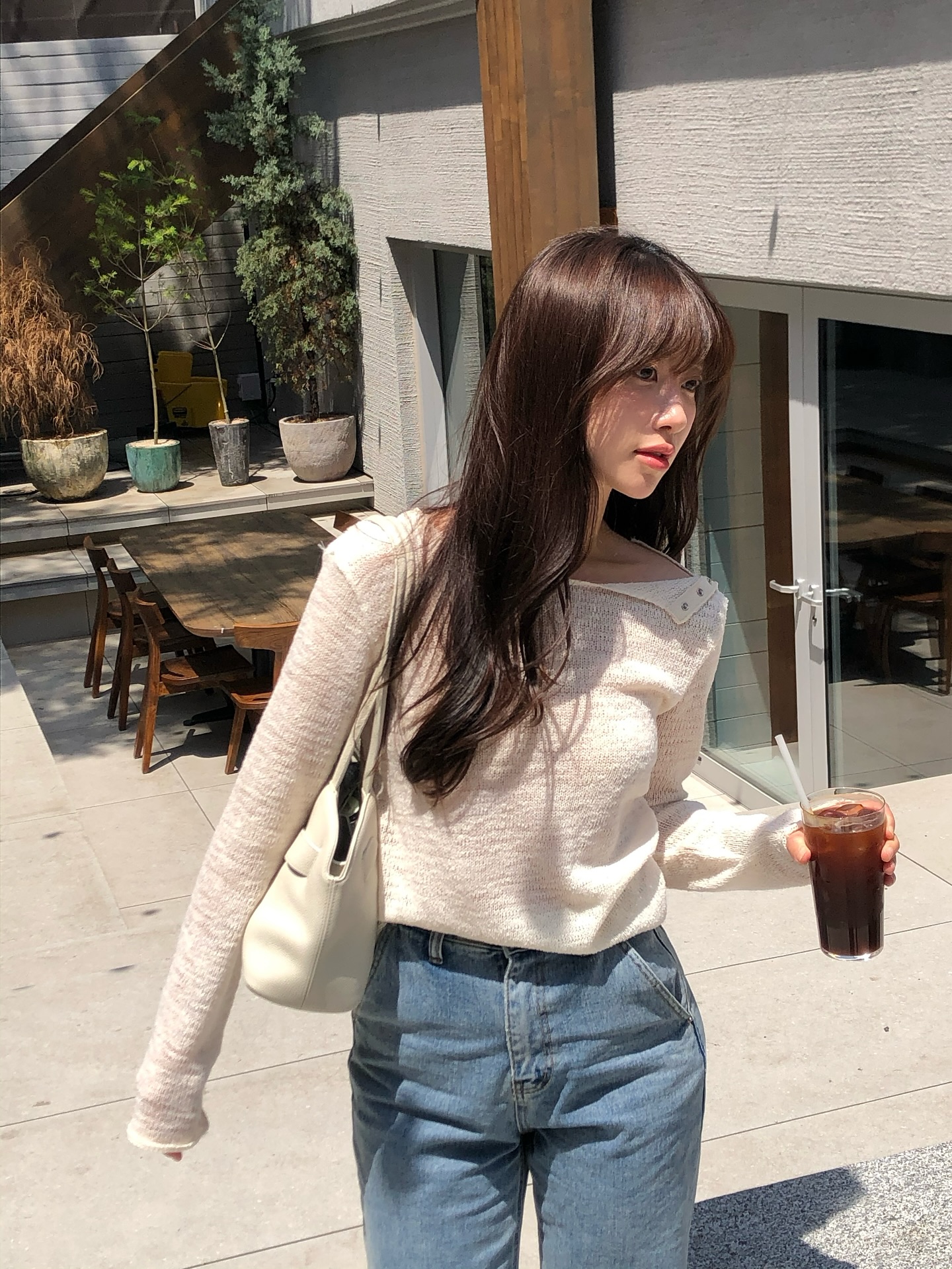 5 item kết hợp hoàn hảo với áo trắng, mặc đẹp chưa bao giờ đơn giản đến thế- Ảnh 11. 5 item kết hợp hoàn hảo với áo trắng, mặc đẹp chưa bao giờ đơn giản đến thế- Ảnh 11.