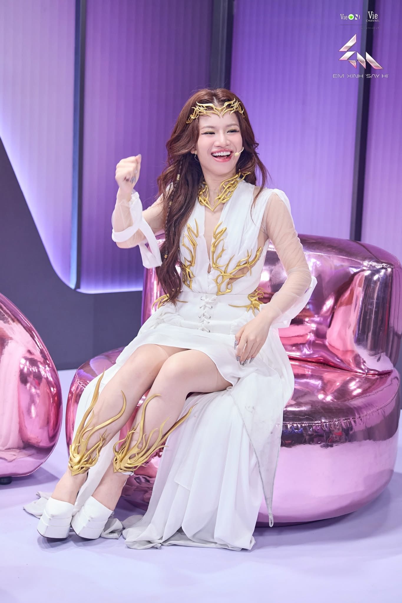 Thượng uý Quân đội là nữ thần mở màn concert quốc gia, giọng hát lấn át 29 nghệ sĩ- Ảnh 7.