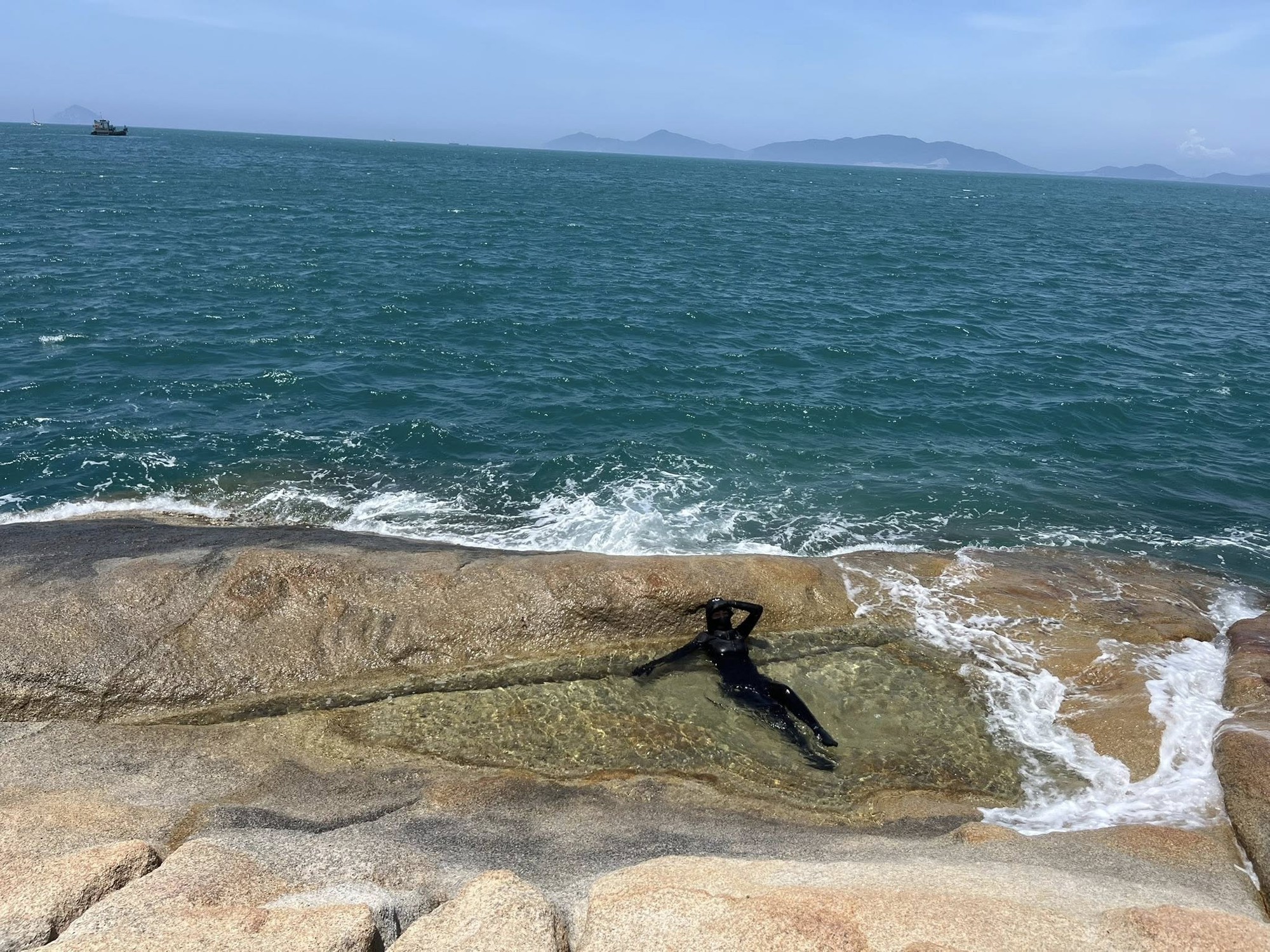 Hình ảnh sốc không tưởng của Thuỷ Tiên, chỉ Công Vinh tận mắt chứng kiến- Ảnh 3. Hình ảnh sốc không tưởng của Thuỷ Tiên, chỉ Công Vinh tận mắt chứng kiến- Ảnh 3.