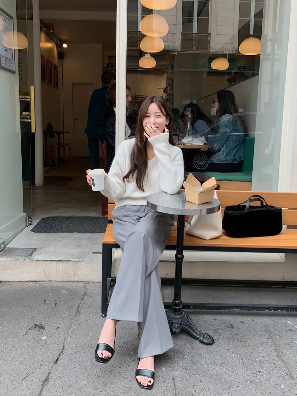 5 item kết hợp hoàn hảo với áo trắng, mặc đẹp chưa bao giờ đơn giản đến thế- Ảnh 6. 5 item kết hợp hoàn hảo với áo trắng, mặc đẹp chưa bao giờ đơn giản đến thế- Ảnh 6.