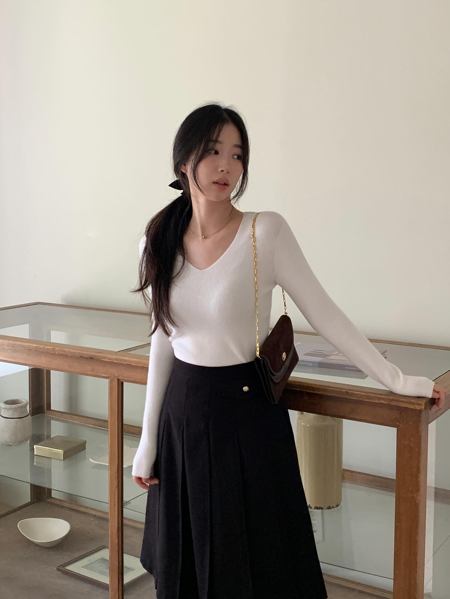 5 item kết hợp hoàn hảo với áo trắng, mặc đẹp chưa bao giờ đơn giản đến thế- Ảnh 1. 5 item kết hợp hoàn hảo với áo trắng, mặc đẹp chưa bao giờ đơn giản đến thế- Ảnh 1.