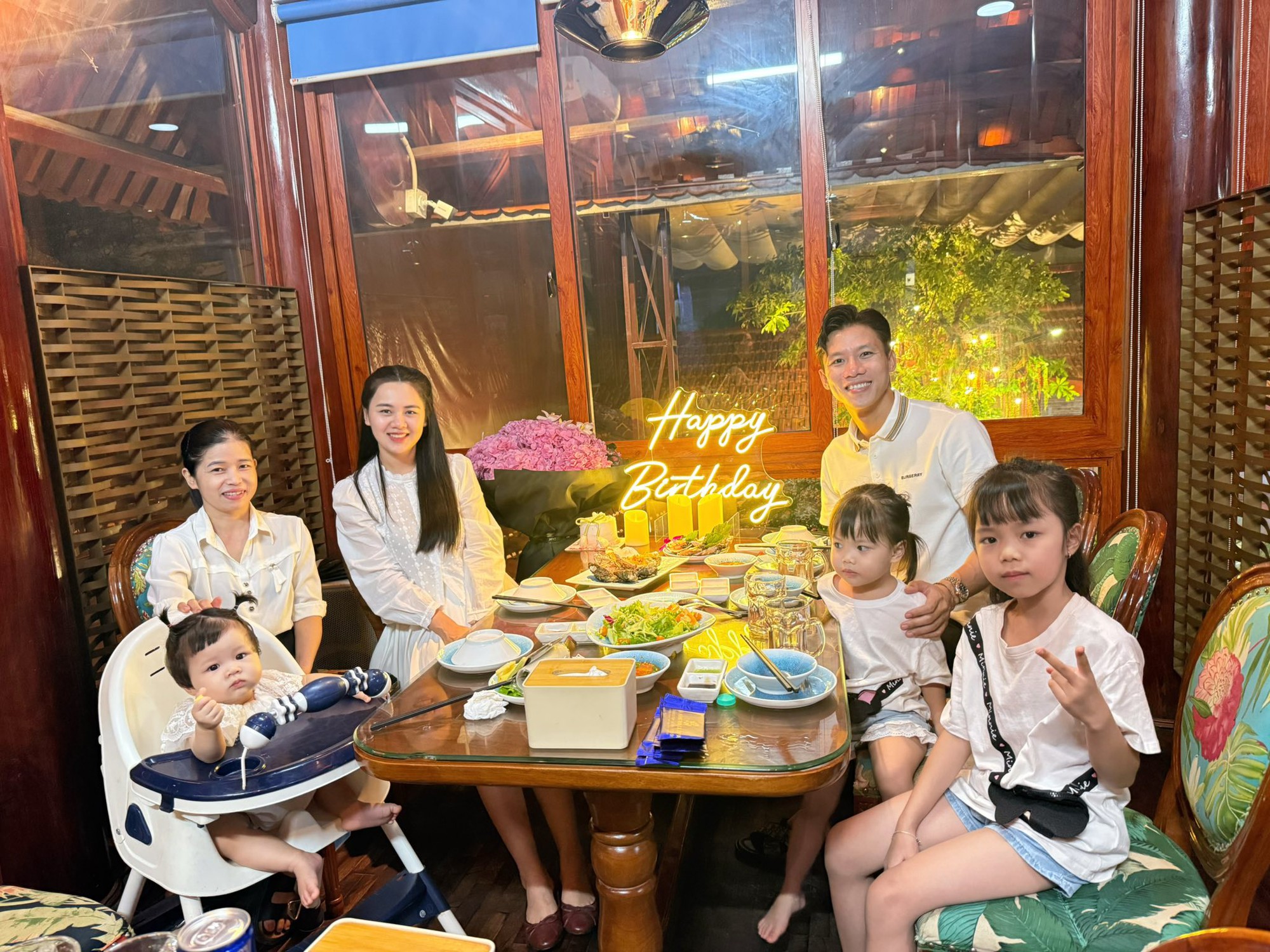 Cuộc sống hôn nhân của Quế Ngọc Hải và nàng hoa khôi sau 7 năm- Ảnh 2.