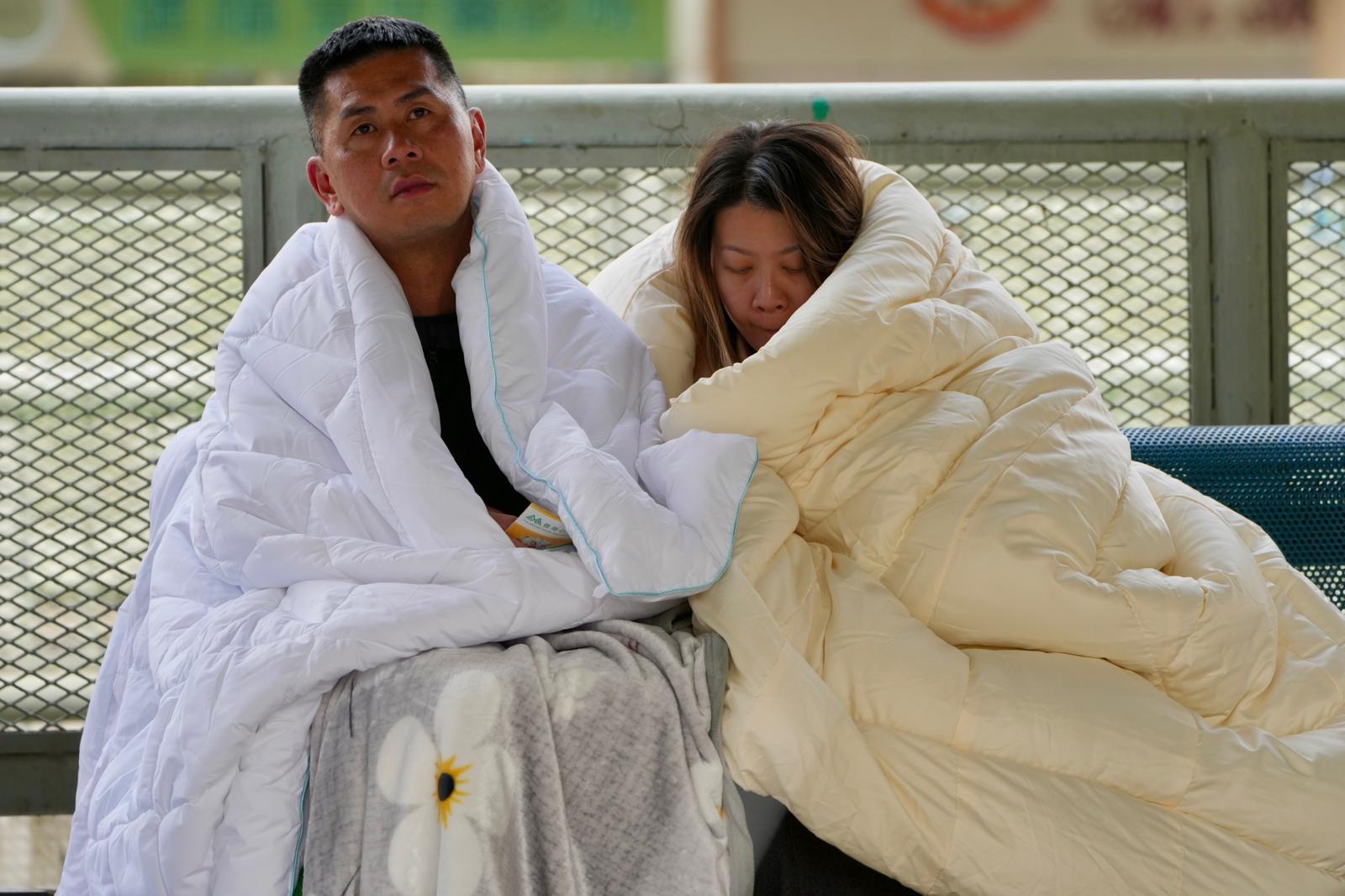 “Không còn gì cả”: Người dân Hong Kong (Trung Quốc) khốn khổ vì hỏa hoạn, hàng ngàn người lâm vào cảnh màn trời chiếu đất- Ảnh 5. “Không còn gì cả”: Người dân Hong Kong (Trung Quốc) khốn khổ vì hỏa hoạn, hàng ngàn người lâm vào cảnh màn trời chiếu đất- Ảnh 5.