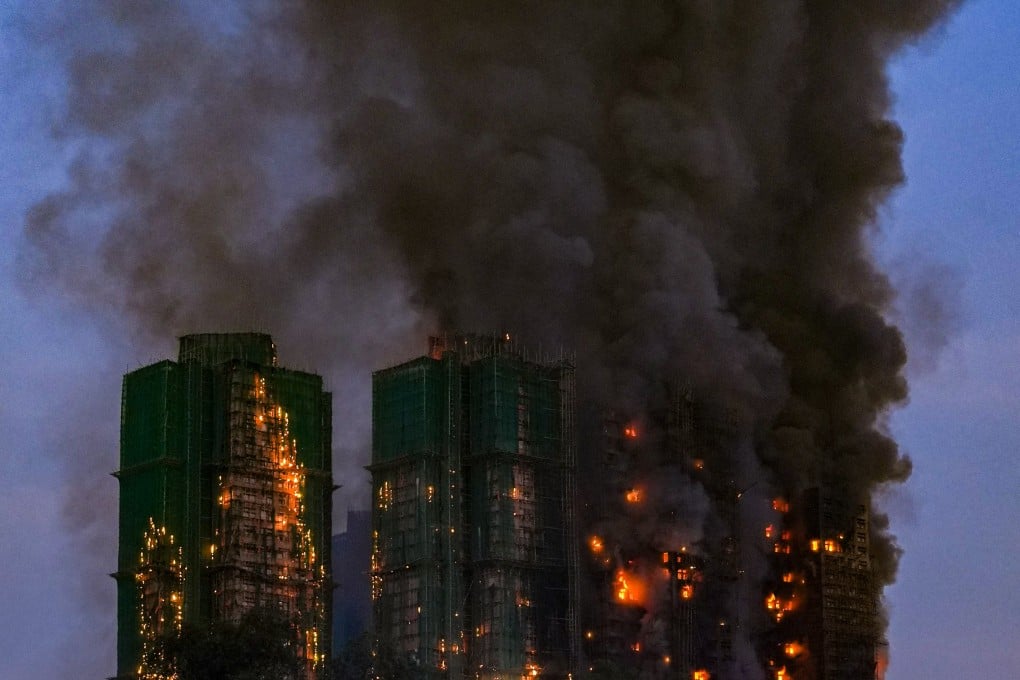 Điều gì gây nên vụ cháy thảm khốc khiến ít nhất 36 người chết, 29 người bị thương và 279 người vẫn đang mất tích tại Hồng Kông (Trung Quốc)?- Ảnh 1. Điều gì gây nên vụ cháy thảm khốc khiến ít nhất 36 người chết, 29 người bị thương và 279 người vẫn đang mất tích tại Hồng Kông (Trung Quốc)?- Ảnh 1.