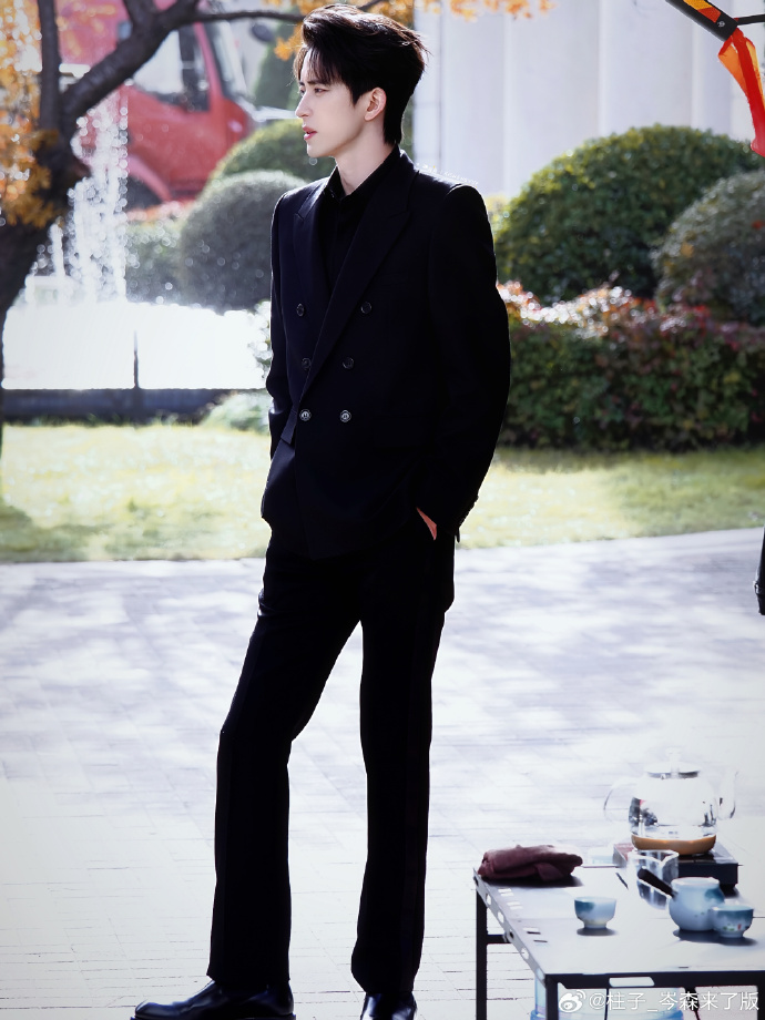 Chưa từng có cặp đôi nào chạm đỉnh cao thẩm mỹ thế này: Nhà trai là tổng tài sang tới nóc, nhà gái xứng danh đại mỹ nhân- Ảnh 5. Chưa từng có cặp đôi nào chạm đỉnh cao thẩm mỹ thế này: Nhà trai là tổng tài sang tới nóc, nhà gái xứng danh đại mỹ nhân- Ảnh 5.