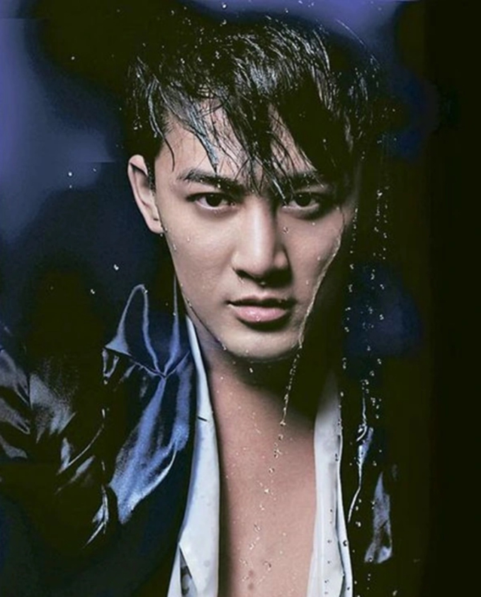 Thiếu gia showbiz lộ ảnh giường chiếu đang làm gì mà khó coi vậy?- Ảnh 5. Thiếu gia showbiz lộ ảnh giường chiếu đang làm gì mà khó coi vậy?- Ảnh 5.