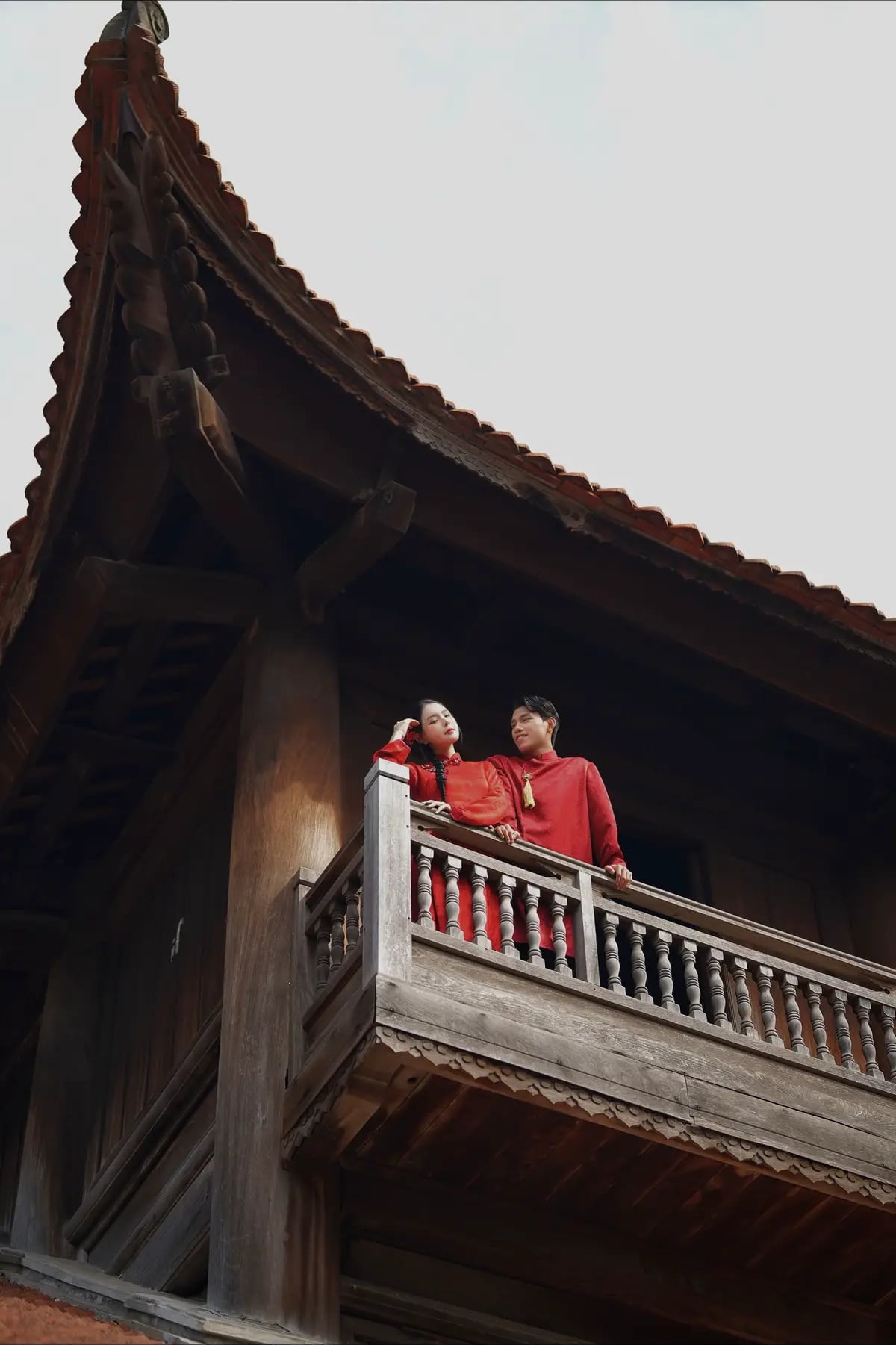 Văn Thanh chụp ảnh áo dài cứ ngỡ ăn hỏi với bạn gái gia thế 