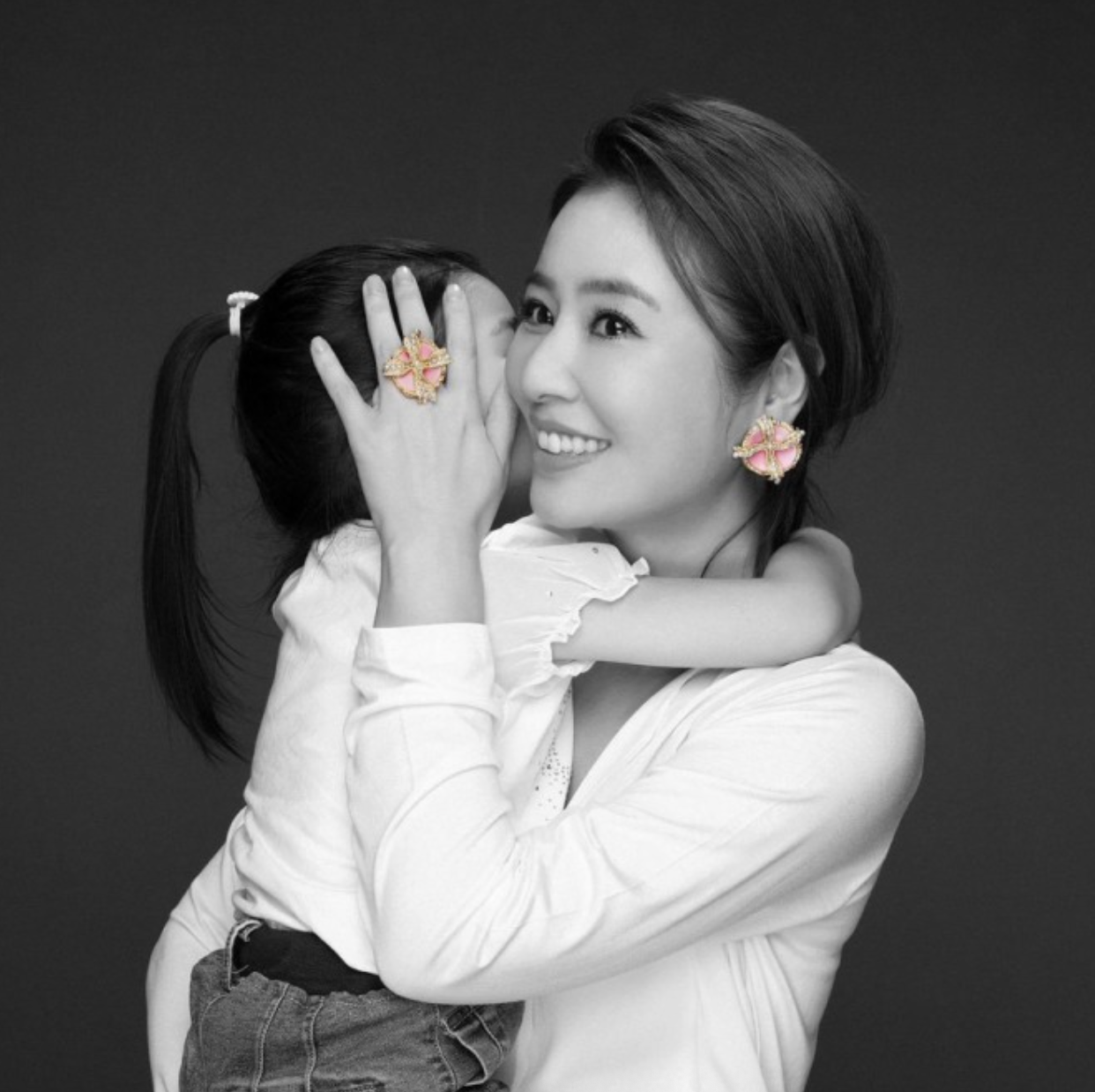 Nữ diễn viên hạng A công khai cưới bạn thân 10 năm để "chạy bầu" nhưng không ai chỉ trích, dạy con khéo hơn giáo trình- Ảnh 4.