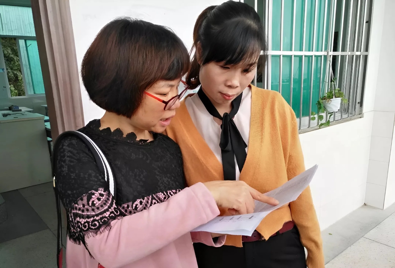 Một cô giáo tha thiết yêu cầu từ năm sau các trường bỏ ngay hoạt động này đi vì: Quá tốn kém và vô nghĩa!- Ảnh 1.