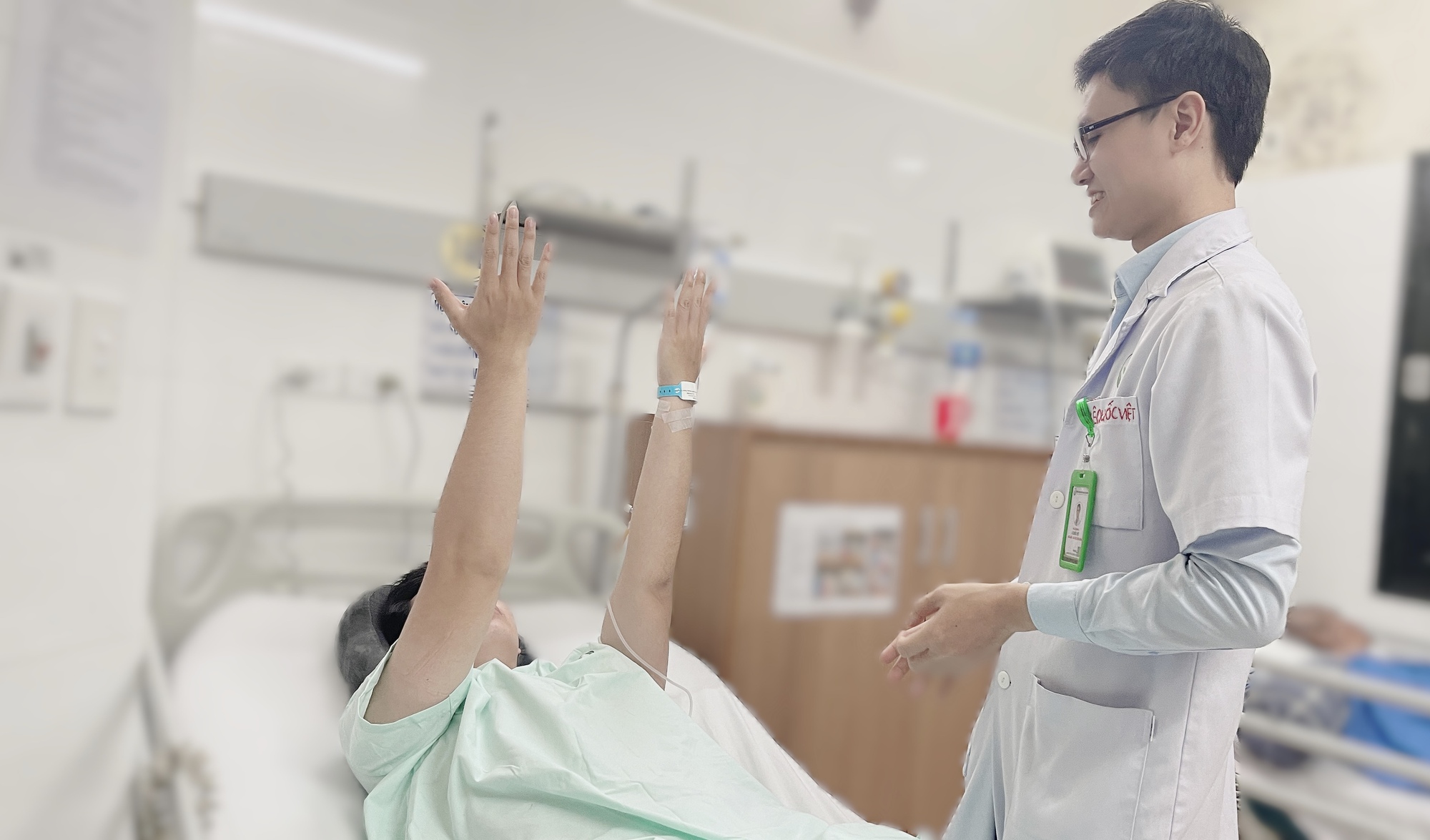 Đau đầu kéo dài một tuần, nam thanh niên 19 tuổi bất ngờ tắc gần hết tĩnh mạch não