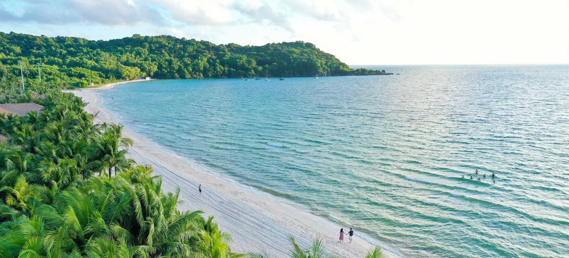 Bãi biển vào dạng hiếm ở Việt Nam, được vinh danh "hàng đầu thế giới", dự kiến đón 7 triệu khách năm 2025- Ảnh 1. Bãi biển vào dạng hiếm ở Việt Nam, được vinh danh