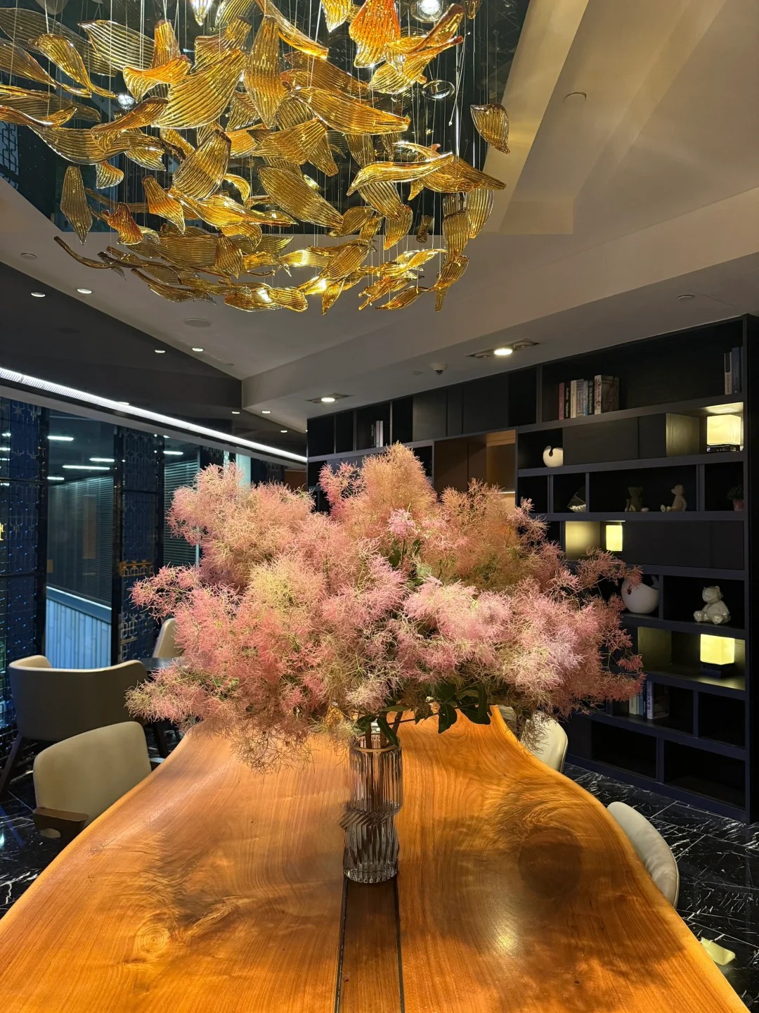 "Lạc lối" trước bình hoa khói tím: Loài cây nhìn như mây bông đang gây sốt góc nhà chị em- Ảnh 13.