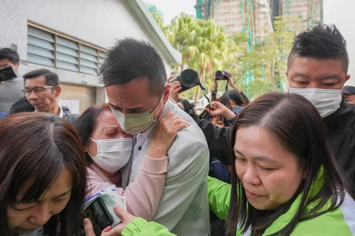 “Không còn gì cả”: Người dân Hong Kong (Trung Quốc) khốn khổ vì hỏa hoạn, hàng ngàn người lâm vào cảnh màn trời chiếu đất- Ảnh 9. “Không còn gì cả”: Người dân Hong Kong (Trung Quốc) khốn khổ vì hỏa hoạn, hàng ngàn người lâm vào cảnh màn trời chiếu đất- Ảnh 9.