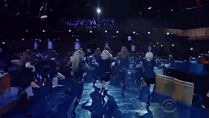 10 năm nữa cũng không tìm được 9 mỹ nhân nhảy đều tăm tắp, đẹp đến mức định hình tiêu chuẩn nhan sắc như thế này- Ảnh 2.