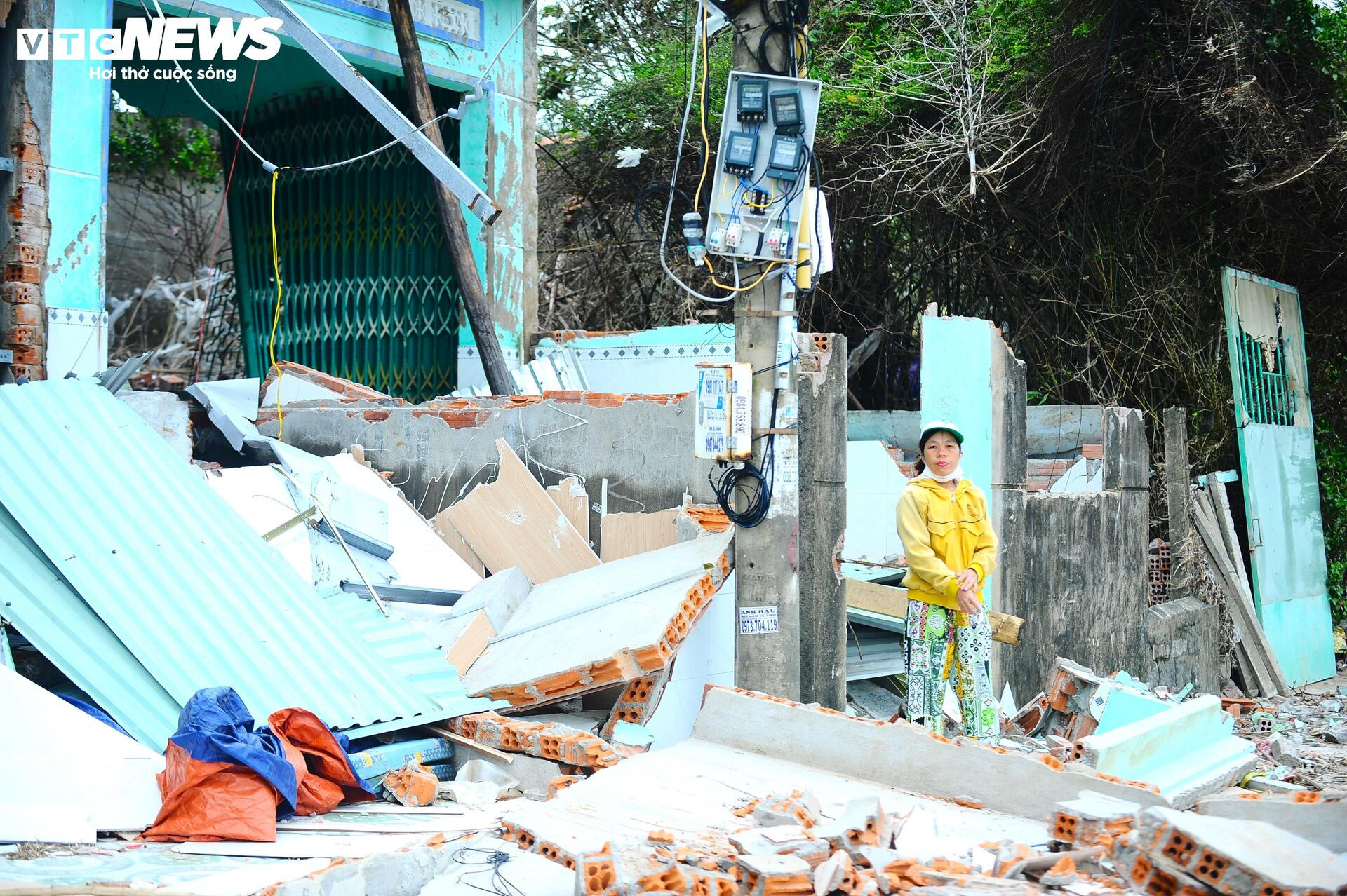 Khung cảnh hoang tàn, nhếch nhác tại vùng trũng nhất ở Tuy Hòa sau lũ dữ- Ảnh 11.