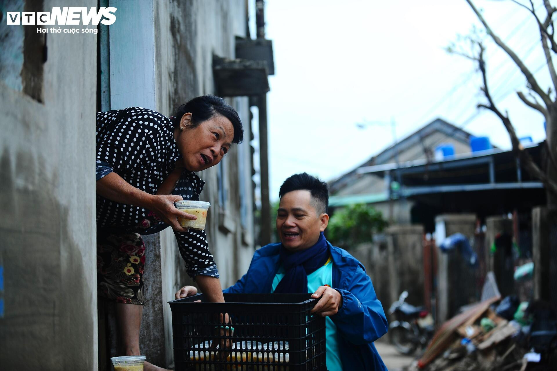 Khung cảnh hoang tàn, nhếch nhác tại vùng trũng nhất ở Tuy Hòa sau lũ dữ- Ảnh 20.