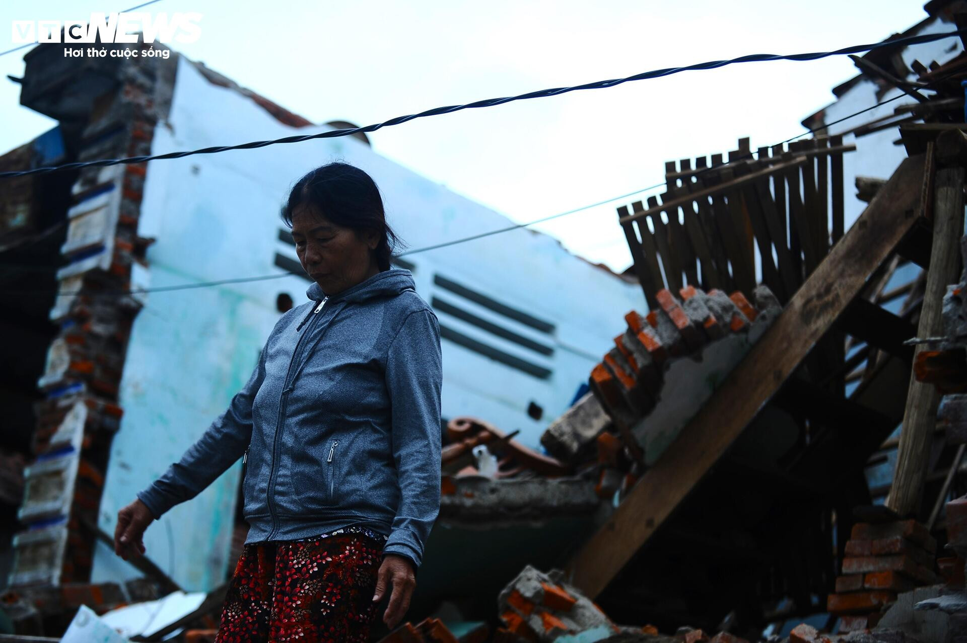 Khung cảnh hoang tàn, nhếch nhác tại vùng trũng nhất ở Tuy Hòa sau lũ dữ- Ảnh 3.