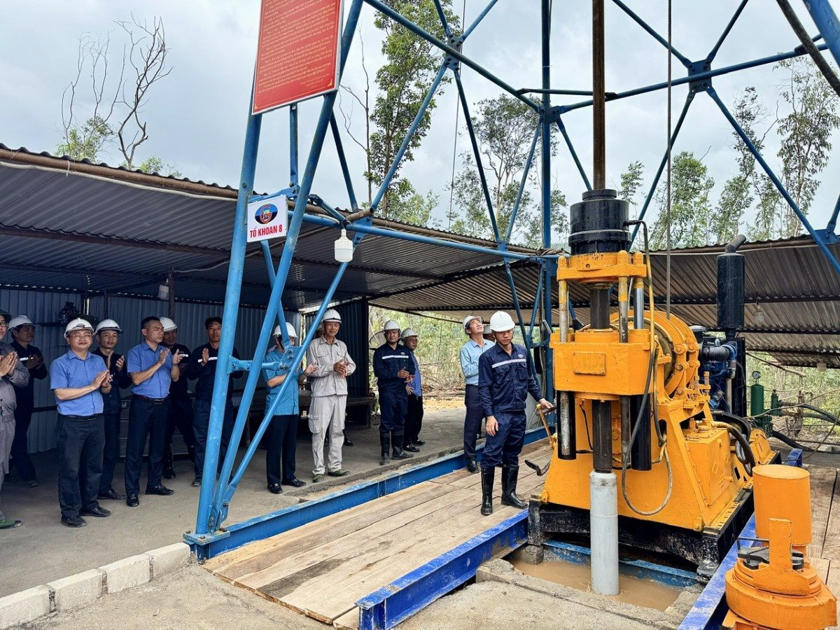 Khoan 11 lỗ sâu hơn 1.900m, Việt Nam phát hiện hơn 1 triệu tấn kho báu- Ảnh 1.