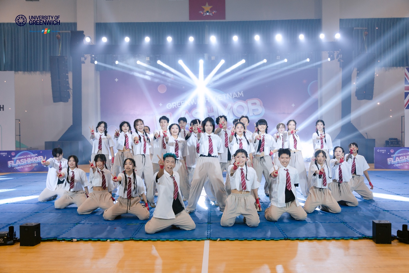 Biên đạo Đăng Quân và MT-Pop ngồi ghế nóng cuộc thi Greenwich Vietnam Flashmob mùa 3- Ảnh 2.