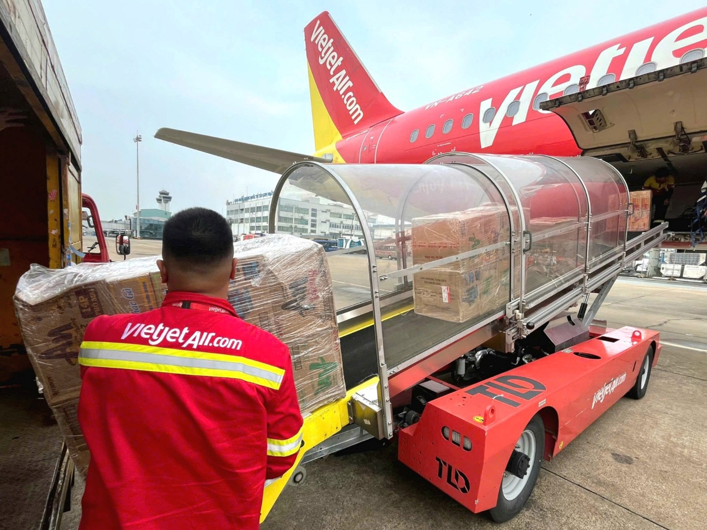 Những chuyến bay Vietjet chở đầy yêu thương- Ảnh 2. Những chuyến bay Vietjet chở đầy yêu thương- Ảnh 2.
