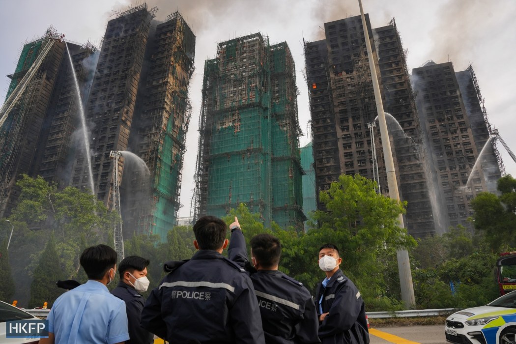 Cháy chung cư Hồng Kông: Vì sao thiệt hại nhân mạng khủng khiếp đến vậy?- Ảnh 3. Cháy chung cư Hồng Kông: Vì sao thiệt hại nhân mạng khủng khiếp đến vậy?- Ảnh 3.