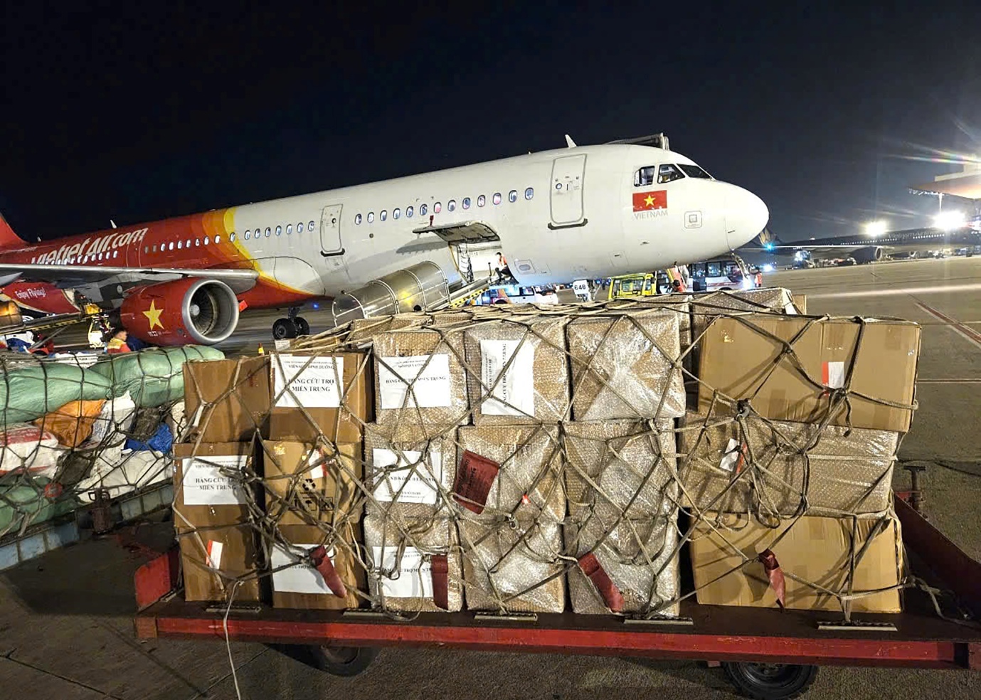 Những chuyến bay Vietjet chở đầy yêu thương- Ảnh 3. Những chuyến bay Vietjet chở đầy yêu thương- Ảnh 3.