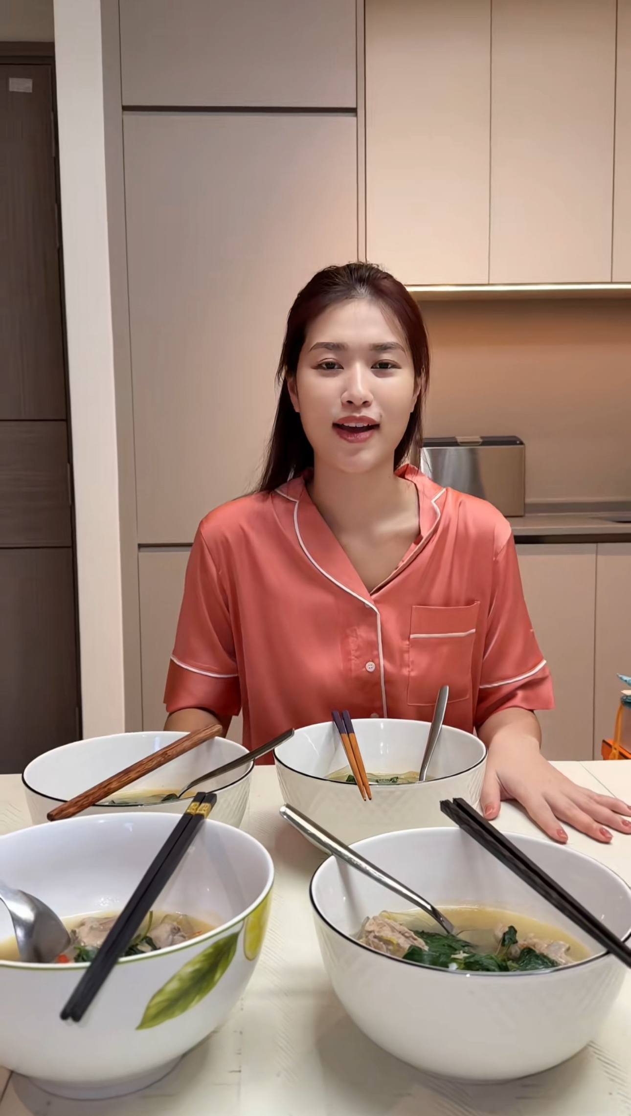 Chuyện gì đang xảy ra với Đoàn Thiên Ân?- Ảnh 4. Chuyện gì đang xảy ra với Đoàn Thiên Ân?- Ảnh 4.