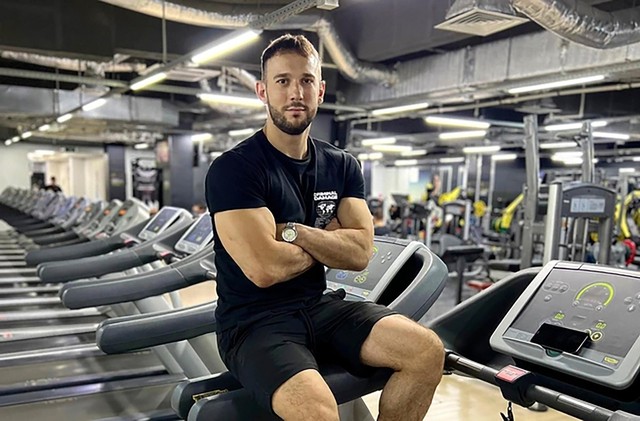 HLV thể hình nổi tiếng giới thượng lưu đột ngột tử vong khi thực hiện thử thách ăn uống kinh hoàng- Ảnh 4. HLV thể hình nổi tiếng giới thượng lưu đột ngột tử vong khi thực hiện thử thách ăn uống kinh hoàng- Ảnh 4.