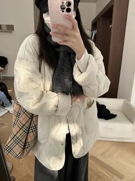 Năm nay không còn mốt áo phao to sụ: Cả phố đang mặc "áo bông bà ngoại", càng mặc càng trẻ, nhìn vừa xinh vừa gọn- Ảnh 11.