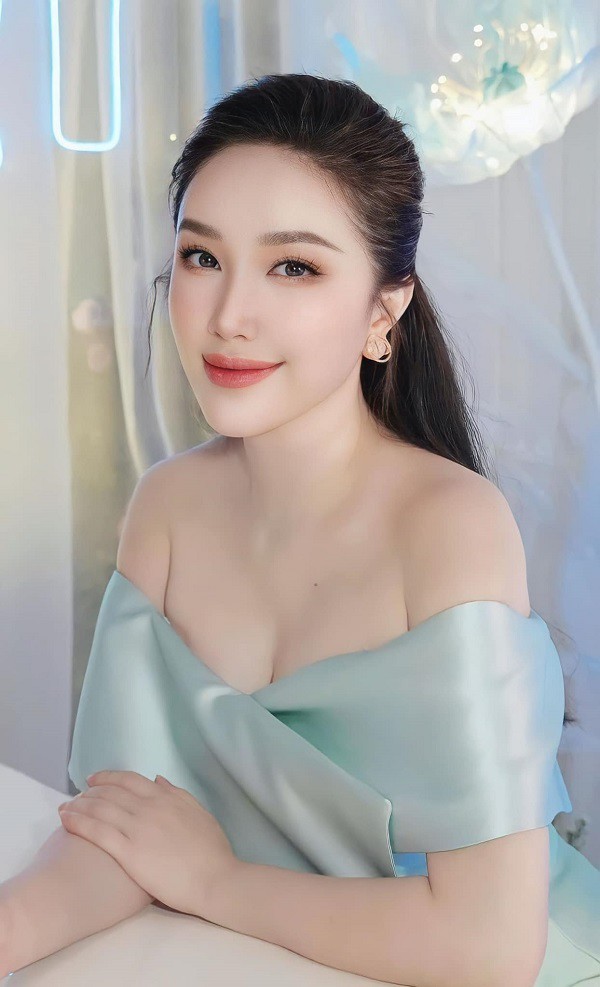 Sao Việt đình đám từng bị doạ đánh, ép uống rượu đến trầm cảm: Giờ lấy đại gia hơn 10 tuổi, dạy con cực khéo!- Ảnh 1. Sao Việt đình đám từng bị doạ đánh, ép uống rượu đến trầm cảm: Giờ lấy đại gia hơn 10 tuổi, dạy con cực khéo!- Ảnh 1.