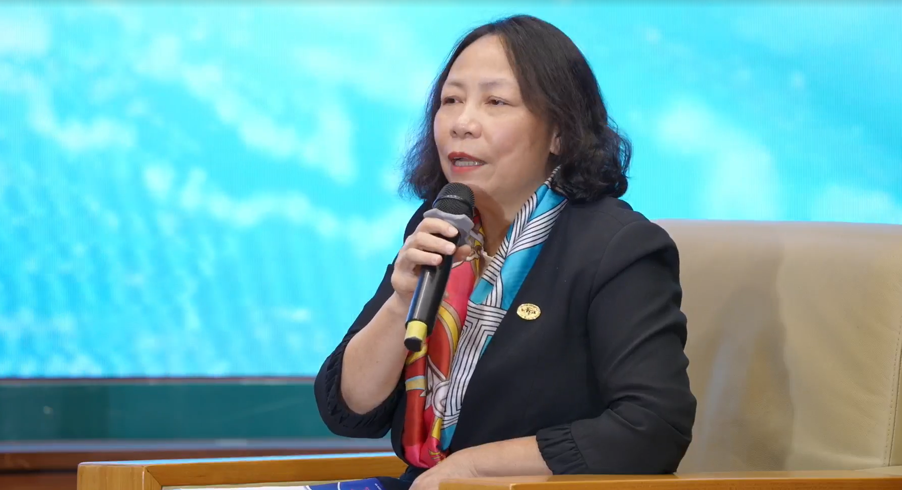 "Đang thu tiền bán hàng thì con cái chuyển khoản biếu 5 triệu": Hộ kinh doanh có bắt buộc mở thêm tài khoản để tiện kê khai, hay có thể chỉ dùng một tài khoản cá nhân?- Ảnh 2.