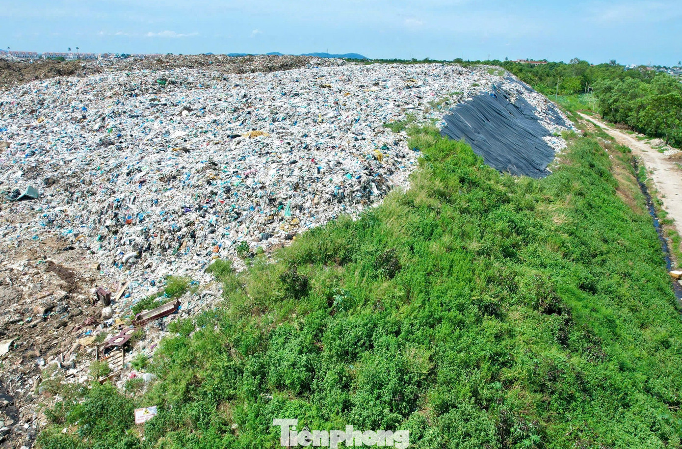 Núi rác ‘án ngữ’ khu du lịch biển Sầm Sơn- Ảnh 9.