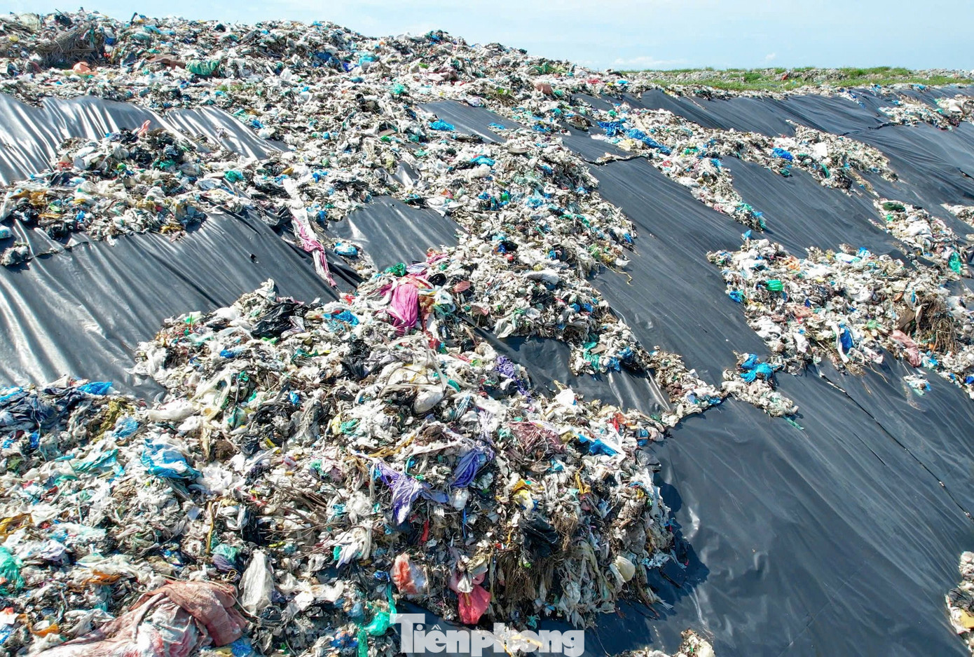 Núi rác ‘án ngữ’ khu du lịch biển Sầm Sơn- Ảnh 5.