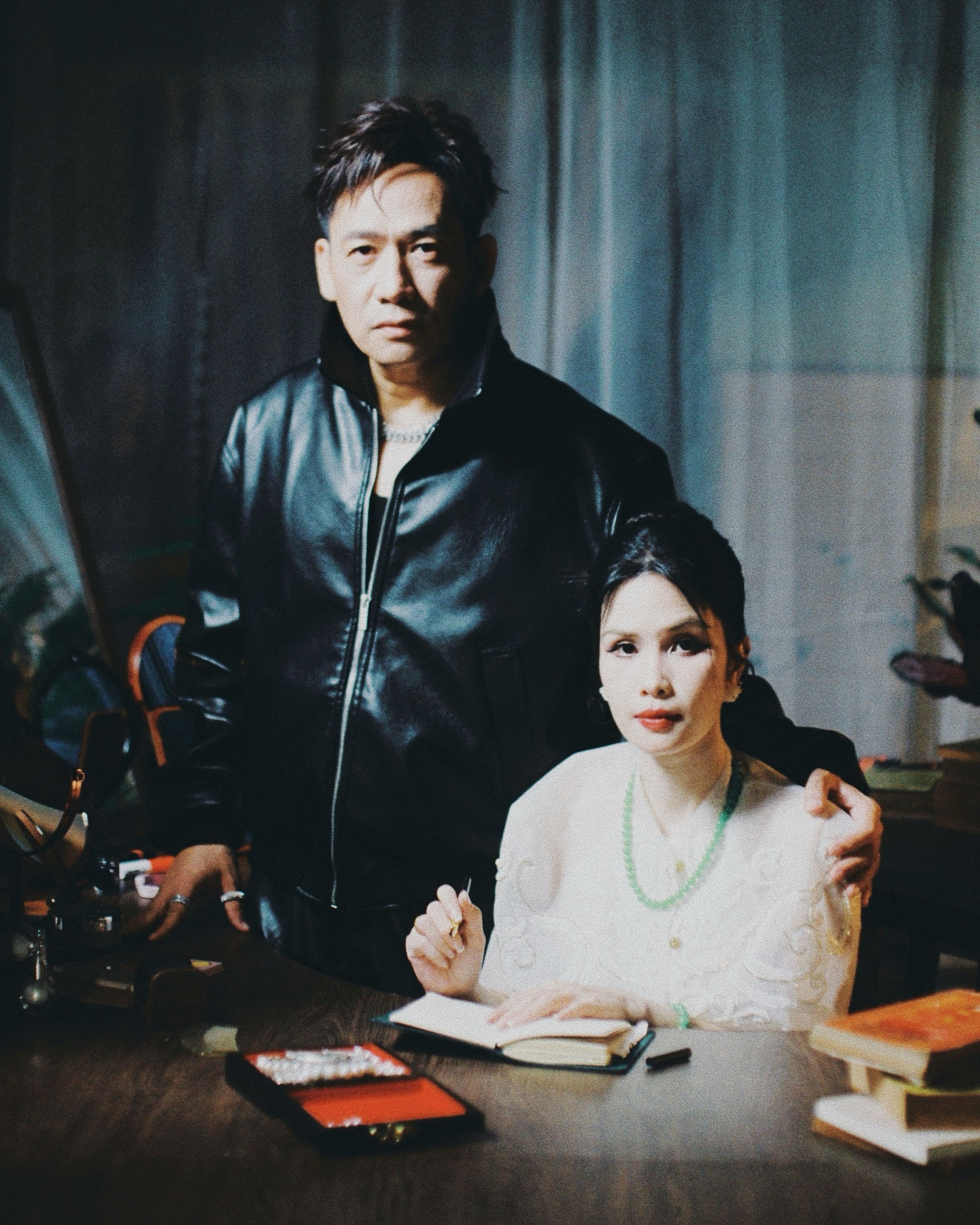 Vợ Duy Mạnh xuất hiện cùng quyển nhật ký kể lại đêm chờ chồng- Ảnh 2.