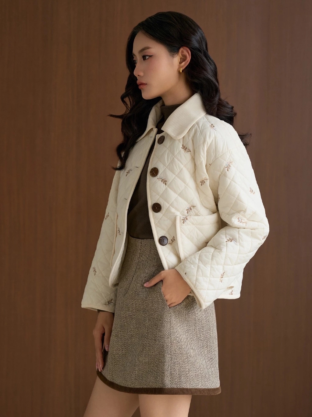 Năm nay không còn mốt áo phao to sụ: Cả phố đang mặc "áo bông bà ngoại", càng mặc càng trẻ, nhìn vừa xinh vừa gọn- Ảnh 10.