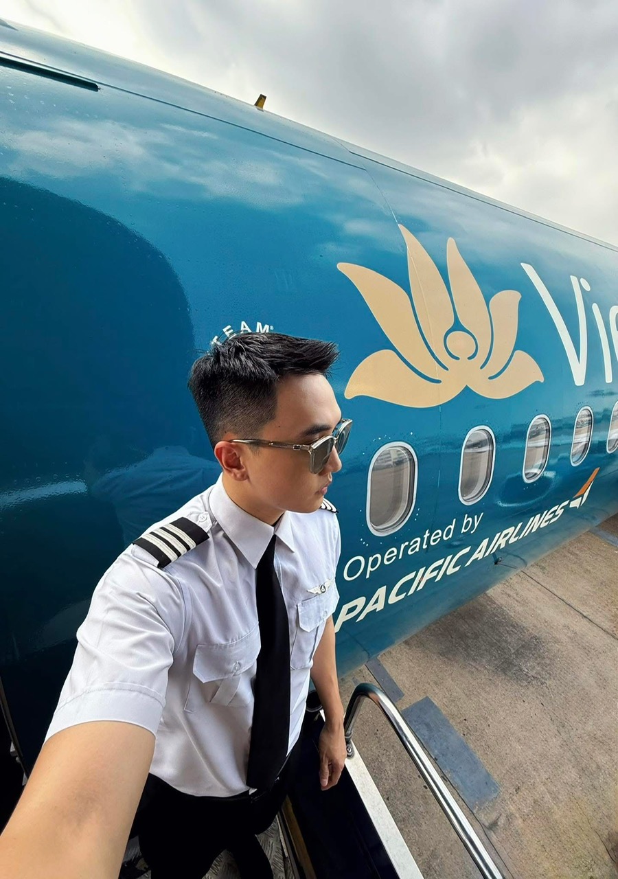 Chàng shipper quê mùa trong "Cưới vợ cho cha": Đời thực là phi công, cực điển trai- Ảnh 3.