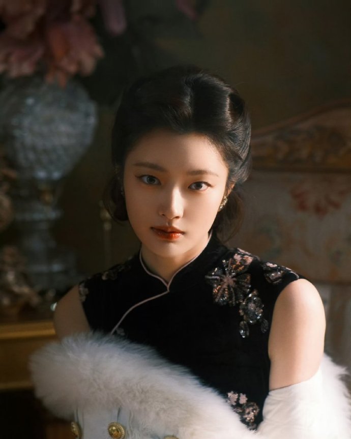 Bắt gặp cặp đôi ngôn tình hôn nhau quá dữ giữa chốn đông người: Nhà trai đẹp đỉnh, xem mà không thở nổi- Ảnh 5.